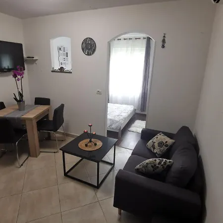 Kaliora Apartment *